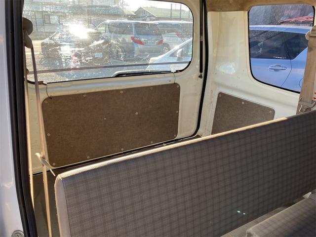 エブリイ ＰＡ　４ＷＤ　両側スライドドア　ＭＴ　衝突安全ボディ　エアコン　パワーステアリング（12枚目）