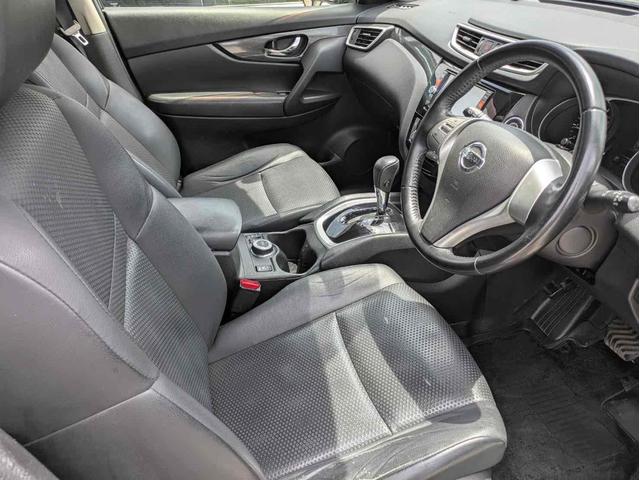 エクストレイル ２０Ｘ　４ＷＤ　アルミホイール　スマートキー　アイドリングストップ　電動格納ミラー　シートヒーター　ＣＶＴ　盗難防止システム　衝突安全ボディ　ＡＢＳ　ＥＳＣ　エアコン　パワーステアリング　パワーウィンドウ（2枚目）