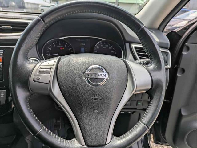 エクストレイル ２０Ｘ　４ＷＤ　アルミホイール　スマートキー　アイドリングストップ　電動格納ミラー　シートヒーター　ＣＶＴ　盗難防止システム　衝突安全ボディ　ＡＢＳ　ＥＳＣ　エアコン　パワーステアリング　パワーウィンドウ（3枚目）