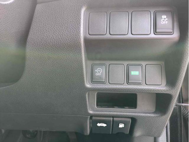 エクストレイル ２０Ｘ　４ＷＤ　アルミホイール　スマートキー　アイドリングストップ　電動格納ミラー　シートヒーター　ＣＶＴ　盗難防止システム　衝突安全ボディ　ＡＢＳ　ＥＳＣ　エアコン　パワーステアリング　パワーウィンドウ（4枚目）