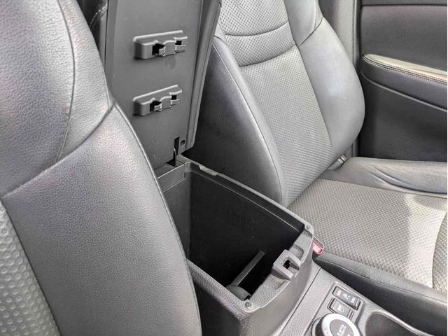 エクストレイル ２０Ｘ　４ＷＤ　アルミホイール　スマートキー　アイドリングストップ　電動格納ミラー　シートヒーター　ＣＶＴ　盗難防止システム　衝突安全ボディ　ＡＢＳ　ＥＳＣ　エアコン　パワーステアリング　パワーウィンドウ（5枚目）