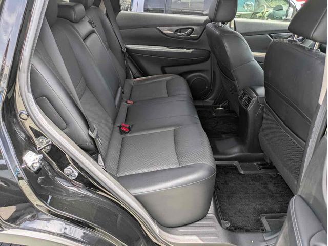 エクストレイル ２０Ｘ　４ＷＤ　アルミホイール　スマートキー　アイドリングストップ　電動格納ミラー　シートヒーター　ＣＶＴ　盗難防止システム　衝突安全ボディ　ＡＢＳ　ＥＳＣ　エアコン　パワーステアリング　パワーウィンドウ（9枚目）