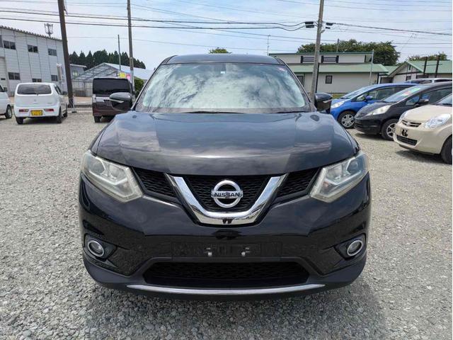 エクストレイル ２０Ｘ　４ＷＤ　アルミホイール　スマートキー　アイドリングストップ　電動格納ミラー　シートヒーター　ＣＶＴ　盗難防止システム　衝突安全ボディ　ＡＢＳ　ＥＳＣ　エアコン　パワーステアリング　パワーウィンドウ（12枚目）