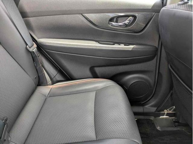 エクストレイル ２０Ｘ　４ＷＤ　アルミホイール　スマートキー　アイドリングストップ　電動格納ミラー　シートヒーター　ＣＶＴ　盗難防止システム　衝突安全ボディ　ＡＢＳ　ＥＳＣ　エアコン　パワーステアリング　パワーウィンドウ（28枚目）