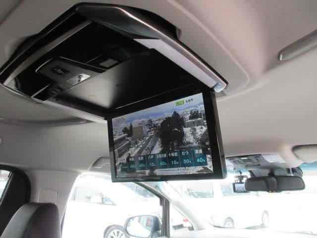 アルファードハイブリッド ＳＲ　４ＷＤ　禁煙車　ドライブレコーダー　ＥＴＣ　バックカメラ　ナビ　ＴＶ　オートクルーズコントロール　レーンアシスト　両側電動スライドドア　オートマチックハイビーム　電動リアゲート　スマートキー（11枚目）