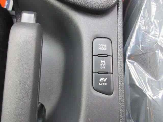 ヤリス ハイブリッドＺ　４ＷＤ　ワンオーナー　バックカメラ　ナビ　レーンアシスト　アルミホイール　オートマチックハイビーム　オートライト　スマートキー　シートヒーター　ＣＶＴ　ＥＳＣ　ＵＳＢ（8枚目）
