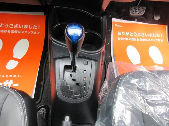 アクア Ｇブラックソフトレザーセレクション　バックカメラ　ナビ　アルミホイール　オートライト　スマートキー　アイドリングストップ　電動格納ミラー　シートヒーター　ＣＶＴ　盗難防止システム　衝突安全ボディ　ＡＢＳ　ＥＳＣ　エアコン（11枚目）