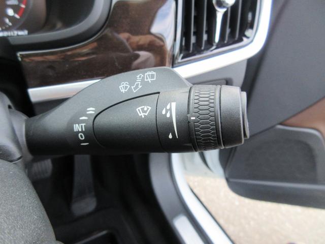 Ｖ９０ Ｔ５　モメンタム　バックカメラ　ナビ　クリアランスソナー　オートクルーズコントロール　パークアシスト　衝突被害軽減システム　アルミホイール　オートマチックハイビーム　オートライト　ＬＥＤヘッドランプ　サンルーフ（10枚目）