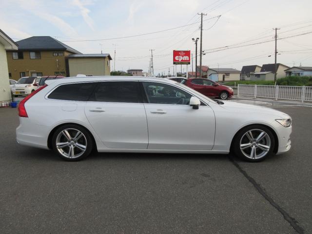 Ｖ９０ Ｔ５　モメンタム　バックカメラ　ナビ　クリアランスソナー　オートクルーズコントロール　パークアシスト　衝突被害軽減システム　アルミホイール　オートマチックハイビーム　オートライト　ＬＥＤヘッドランプ　サンルーフ（15枚目）
