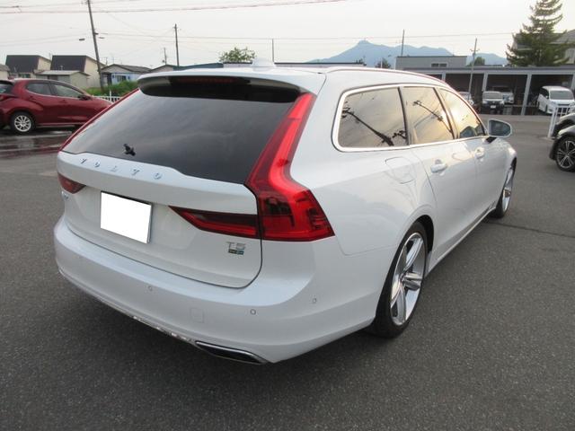 Ｖ９０ Ｔ５　モメンタム　バックカメラ　ナビ　クリアランスソナー　オートクルーズコントロール　パークアシスト　衝突被害軽減システム　アルミホイール　オートマチックハイビーム　オートライト　ＬＥＤヘッドランプ　サンルーフ（17枚目）
