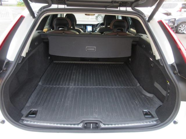 Ｖ９０ Ｔ５　モメンタム　バックカメラ　ナビ　クリアランスソナー　オートクルーズコントロール　パークアシスト　衝突被害軽減システム　アルミホイール　オートマチックハイビーム　オートライト　ＬＥＤヘッドランプ　サンルーフ（20枚目）