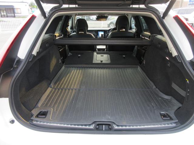 Ｖ９０ Ｔ５　モメンタム　バックカメラ　ナビ　クリアランスソナー　オートクルーズコントロール　パークアシスト　衝突被害軽減システム　アルミホイール　オートマチックハイビーム　オートライト　ＬＥＤヘッドランプ　サンルーフ（21枚目）