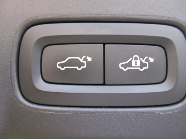 Ｖ９０ Ｔ５　モメンタム　バックカメラ　ナビ　クリアランスソナー　オートクルーズコントロール　パークアシスト　衝突被害軽減システム　アルミホイール　オートマチックハイビーム　オートライト　ＬＥＤヘッドランプ　サンルーフ（26枚目）