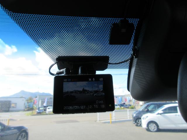 エスティマハイブリッド アエラス　プレミアム　４ＷＤ　ドライブレコーダー　ナビ　ＴＶ　オートクルーズコントロール　レーンアシスト　衝突被害軽減システム　両側電動スライドドア　オートマチックハイビーム　オートライト　ＬＥＤヘッドランプ　スマートキー（4枚目）