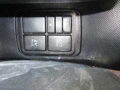 快適装備のシートヒーター付き。エアコンって前面しか当たらずに背中は冷え冷えなんて事もありますよね。快適に調整できますよ。 7