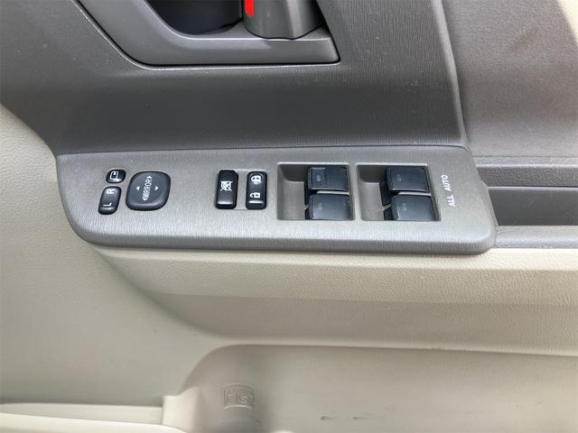ノア Ｘ　Ｌセレクション　４ＷＤ　ＥＴＣ　バックカメラ　両側スライド・片側電動　キーレスエントリー　電動格納ミラー　後席モニター　３列シート　ＣＶＴ　ミュージックプレイヤー接続可　エアコン　パワーステアリング　パワーウィンドウ（7枚目）
