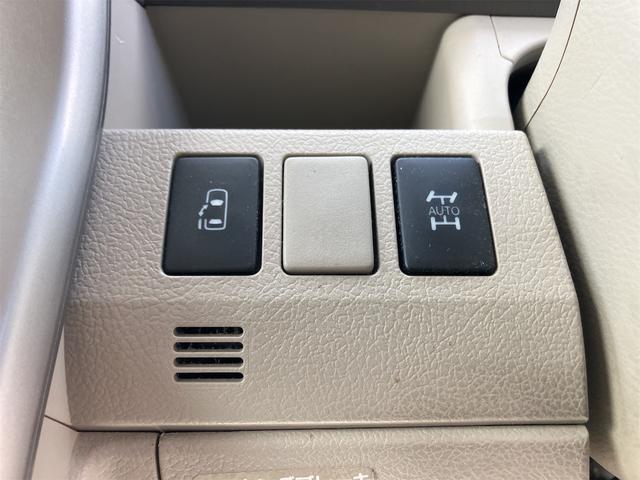 ノア Ｘ　Ｌセレクション　４ＷＤ　ＥＴＣ　バックカメラ　両側スライド・片側電動　キーレスエントリー　電動格納ミラー　後席モニター　３列シート　ＣＶＴ　ミュージックプレイヤー接続可　エアコン　パワーステアリング　パワーウィンドウ（8枚目）