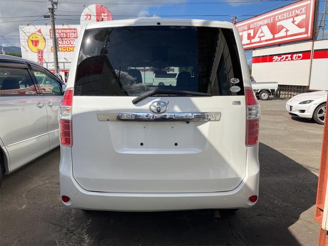 ノア Ｘ　Ｌセレクション　４ＷＤ　ＥＴＣ　バックカメラ　両側スライド・片側電動　キーレスエントリー　電動格納ミラー　後席モニター　３列シート　ＣＶＴ　ミュージックプレイヤー接続可　エアコン　パワーステアリング　パワーウィンドウ（15枚目）