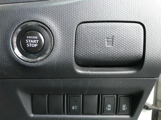 ソリオ ブラック＆ホワイト　４ＷＤ　ＥＴＣ　ナビ　ＴＶ　両側電動スライドドア　オートライト　ＨＩＤ　スマートキー　シートヒーター　フルフラット　ウォークスルー　ＣＶＴ　アルミホイール　ＣＤ　ＤＶＤ再生　ＵＳＢ　盗難防止システム（7枚目）