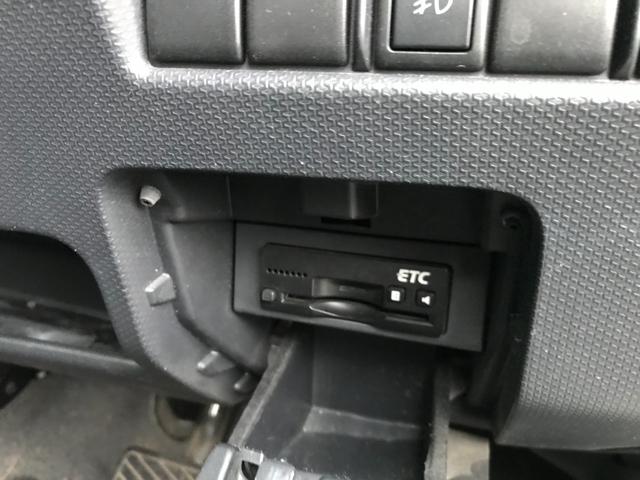 ソリオ ブラック＆ホワイト　４ＷＤ　ＥＴＣ　ナビ　ＴＶ　両側電動スライドドア　オートライト　ＨＩＤ　スマートキー　シートヒーター　フルフラット　ウォークスルー　ＣＶＴ　アルミホイール　ＣＤ　ＤＶＤ再生　ＵＳＢ　盗難防止システム（8枚目）