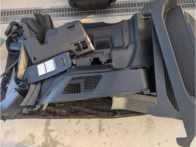 ワゴンＲ ＦＸリミテッド　４ＷＤ　ＥＴＣ　スマートキー　アイドリングストップ　シートヒーター　ベンチシート　ＣＶＴ　盗難防止システム　ＡＢＳ　ＣＤ　アルミホイール　衝突安全ボディ　エアコン　パワーステアリング　パワーウィンドウ（29枚目）