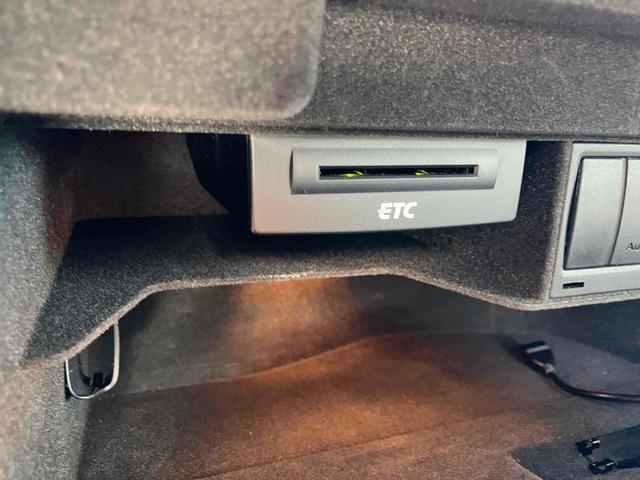 Ａ５ ２．０ＴＦＳＩクワトロ　４ＷＤ　ＥＴＣ　ナビ　ＴＶ　クリアランスソナー　オートクルーズコントロール　ＡＴ　ＨＩＤ　スマートキー　電動格納ミラー　シートヒーター　アルミホイール　パワーシート　盗難防止システム　ＡＢＳ　ＥＳＣ（3枚目）