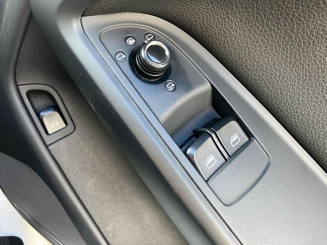 Ａ５ ２．０ＴＦＳＩクワトロ　４ＷＤ　ＥＴＣ　ナビ　ＴＶ　クリアランスソナー　オートクルーズコントロール　ＡＴ　ＨＩＤ　スマートキー　電動格納ミラー　シートヒーター　アルミホイール　パワーシート　盗難防止システム　ＡＢＳ　ＥＳＣ（12枚目）