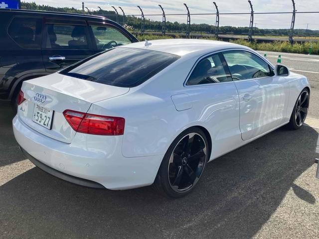 Ａ５ ２．０ＴＦＳＩクワトロ　４ＷＤ　ＥＴＣ　ナビ　ＴＶ　クリアランスソナー　オートクルーズコントロール　ＡＴ　ＨＩＤ　スマートキー　電動格納ミラー　シートヒーター　アルミホイール　パワーシート　盗難防止システム　ＡＢＳ　ＥＳＣ（15枚目）