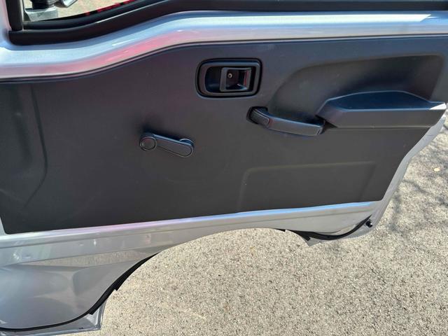 ハイゼットトラック  4WD MT アルミホイール ABS エアコン パワーステアリング 運転席エアバッグ 記録簿(11枚目)