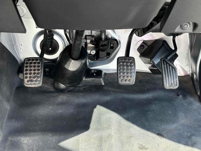 ハイゼットトラック  4WD MT アルミホイール ABS エアコン パワーステアリング 運転席エアバッグ 記録簿(26枚目)