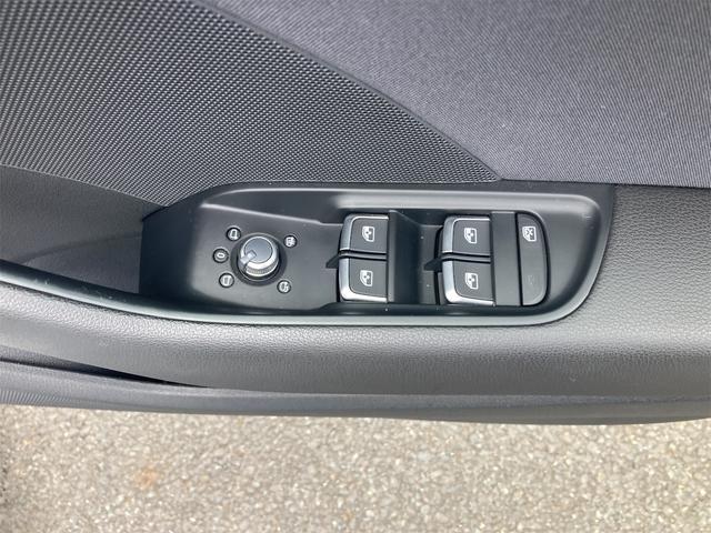 Ａ３ スポーツバック１．４ＴＦＳＩ　バックカメラ　ナビ　ＴＶ　クリアランスソナー　オートクルーズコントロール　衝突被害軽減システム　アルミホイール　オートライト　スマートキー　アイドリングストップ　電動格納ミラー　ＡＴ　ＥＳＣ　ＣＤ（9枚目）