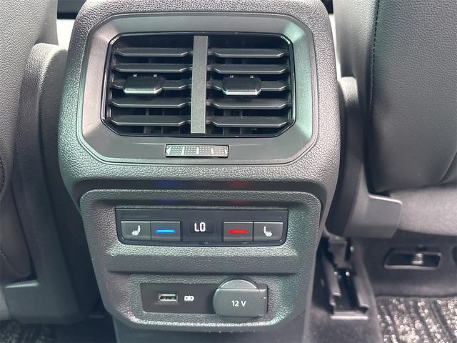 ティグアン ＴＤＩ　４モーション　Ｒライン　ディナウディオ　４ＷＤ　ワンオーナー　ドライブレコーダー　全周囲カメラ　クリアランスソナー　オートクルーズコントロール　パワーシート　パークアシスト　ナビ　オートライト　電動リアゲート　アルミホイール　スマートキー（10枚目）