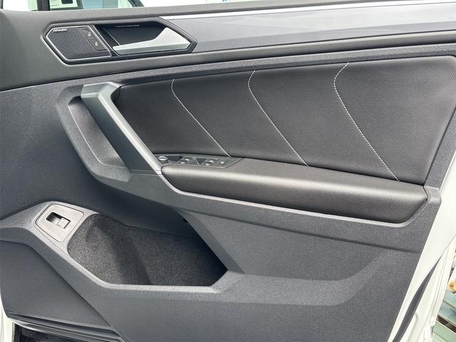 ティグアン ＴＤＩ　４モーション　Ｒライン　ディナウディオ　４ＷＤ　ワンオーナー　ドライブレコーダー　全周囲カメラ　クリアランスソナー　オートクルーズコントロール　パワーシート　パークアシスト　ナビ　オートライト　電動リアゲート　アルミホイール　スマートキー（24枚目）