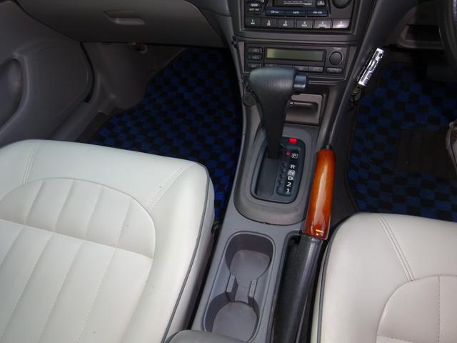 リョーガ ロイヤル ETC MT 電動格納ミラー CD カセット ABS エアコン パワーウィンドウ 運転席エアバッグ 助手席エアバッグ(5枚目)