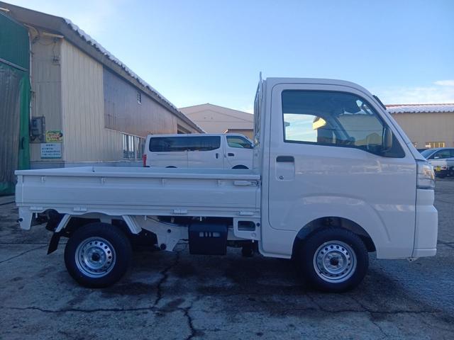 ハイゼットトラック スタンダード　４ＷＤ　ＭＴ　衝突被害軽減システム　クリアランスソナー　アイドリングストップ　オートライト　ＥＳＣ　エアコン　運転席エアバッグ（4枚目）