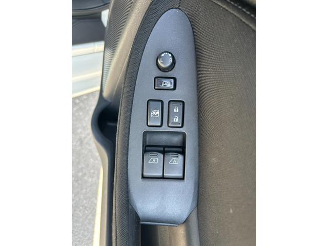 フェアレディＺ ベースグレード　ＥＴＣ　バックカメラ　ナビ　ＡＴ　オートライト　ＨＩＤ　スマートキー　電動格納ミラー　アルミホイール　盗難防止システム　衝突安全ボディ　ＡＢＳ　ＥＳＣ　ＣＤ　ミュージックプレイヤー接続可　エアコン（15枚目）