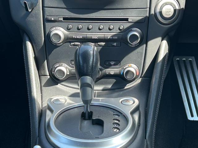 フェアレディＺ ベースグレード　ＥＴＣ　バックカメラ　ナビ　ＡＴ　オートライト　ＨＩＤ　スマートキー　電動格納ミラー　アルミホイール　盗難防止システム　衝突安全ボディ　ＡＢＳ　ＥＳＣ　ＣＤ　ミュージックプレイヤー接続可　エアコン（22枚目）
