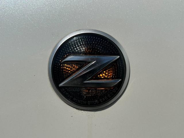 フェアレディＺ ベースグレード　ＥＴＣ　バックカメラ　ナビ　ＡＴ　オートライト　ＨＩＤ　スマートキー　電動格納ミラー　アルミホイール　盗難防止システム　衝突安全ボディ　ＡＢＳ　ＥＳＣ　ＣＤ　ミュージックプレイヤー接続可　エアコン（40枚目）