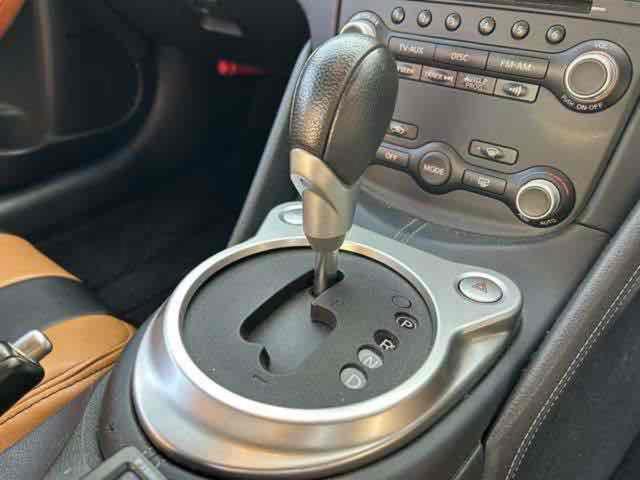 フェアレディＺ バージョンＳＴ　ＥＴＣ　バックカメラ　ナビ　ＣＶＴ　スマートキー　電動格納ミラー　シートヒーター　アルミホイール　ＥＳＣ　ＣＤ　エアコン　パワーウィンドウ　運転席エアバッグ（6枚目）