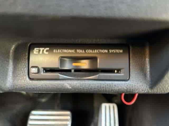 フェアレディＺ バージョンＳＴ　ＥＴＣ　バックカメラ　ナビ　ＣＶＴ　スマートキー　電動格納ミラー　シートヒーター　アルミホイール　ＥＳＣ　ＣＤ　エアコン　パワーウィンドウ　運転席エアバッグ（17枚目）