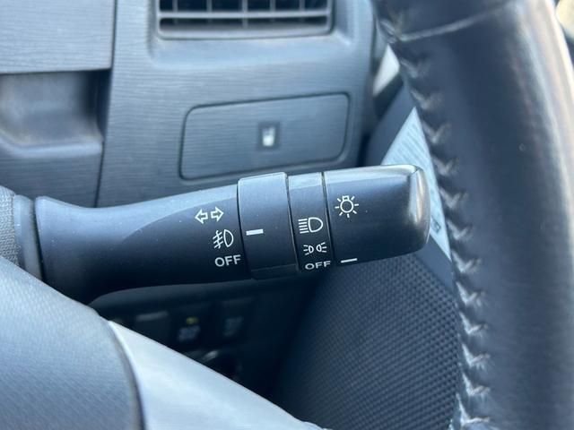 ムーヴ カスタム　Ｇ　４ＷＤ　ＴＶ　ＨＩＤ　ＬＥＤヘッドランプ　スマートキー　アイドリングストップ　電動格納ミラー　ベンチシート　ＣＶＴ　盗難防止システム　ＡＢＳ　ＣＤ　アルミホイール　衝突安全ボディ　エアコン（9枚目）