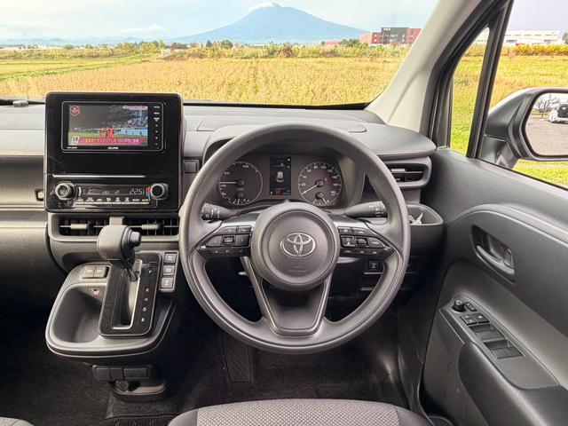 シエンタ ハイブリッドＸ　４ＷＤ　バックカメラ　ＴＶ　クリアランスソナー　オートクルーズコントロール　レーンアシスト　衝突被害軽減システム　両側スライド・片側電動　オートマチックハイビーム　オートライト　ＬＥＤヘッドランプ（3枚目）