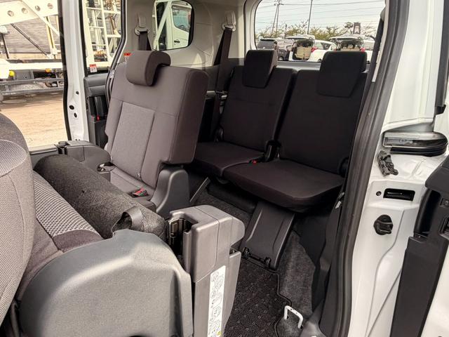 シエンタ ハイブリッドＸ　４ＷＤ　バックカメラ　ＴＶ　クリアランスソナー　オートクルーズコントロール　レーンアシスト　衝突被害軽減システム　両側スライド・片側電動　オートマチックハイビーム　オートライト　ＬＥＤヘッドランプ（53枚目）