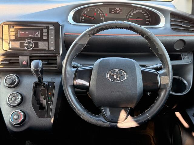 シエンタ Ｘ　４ＷＤ　両側スライド・片側電動　キーレスエントリー　電動格納ミラー　３列シート　ＣＶＴ　アルミホイール　ＣＤ　ＵＳＢ　ミュージックプレイヤー接続可　衝突安全ボディ　ＡＢＳ　ＥＳＣ　エアコン（3枚目）