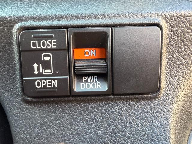 シエンタ Ｘ　４ＷＤ　両側スライド・片側電動　キーレスエントリー　電動格納ミラー　３列シート　ＣＶＴ　アルミホイール　ＣＤ　ＵＳＢ　ミュージックプレイヤー接続可　衝突安全ボディ　ＡＢＳ　ＥＳＣ　エアコン（5枚目）