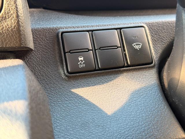 シエンタ Ｘ　４ＷＤ　両側スライド・片側電動　キーレスエントリー　電動格納ミラー　３列シート　ＣＶＴ　アルミホイール　ＣＤ　ＵＳＢ　ミュージックプレイヤー接続可　衝突安全ボディ　ＡＢＳ　ＥＳＣ　エアコン（7枚目）