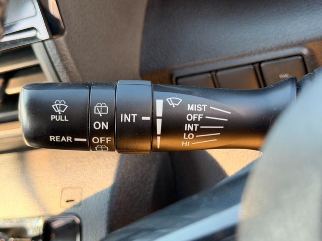 シエンタ Ｘ　４ＷＤ　両側スライド・片側電動　キーレスエントリー　電動格納ミラー　３列シート　ＣＶＴ　アルミホイール　ＣＤ　ＵＳＢ　ミュージックプレイヤー接続可　衝突安全ボディ　ＡＢＳ　ＥＳＣ　エアコン（8枚目）