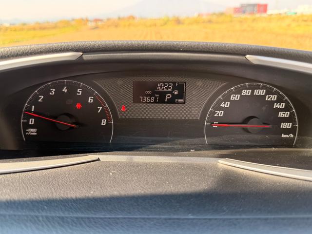 シエンタ Ｘ　４ＷＤ　両側スライド・片側電動　キーレスエントリー　電動格納ミラー　３列シート　ＣＶＴ　アルミホイール　ＣＤ　ＵＳＢ　ミュージックプレイヤー接続可　衝突安全ボディ　ＡＢＳ　ＥＳＣ　エアコン（10枚目）