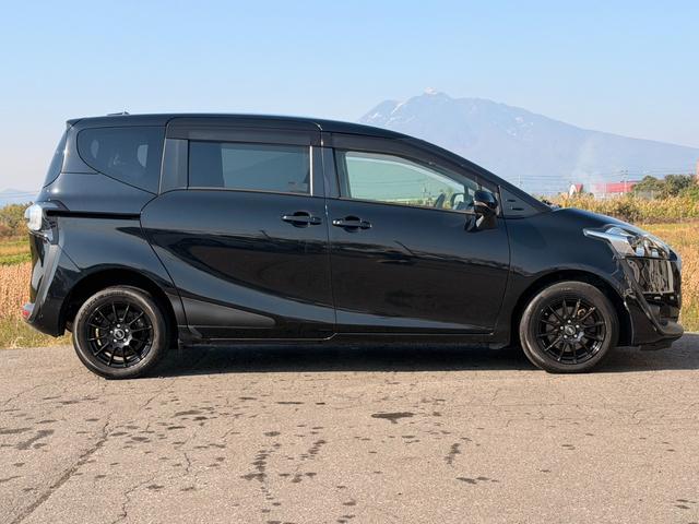 シエンタ Ｘ　４ＷＤ　両側スライド・片側電動　キーレスエントリー　電動格納ミラー　３列シート　ＣＶＴ　アルミホイール　ＣＤ　ＵＳＢ　ミュージックプレイヤー接続可　衝突安全ボディ　ＡＢＳ　ＥＳＣ　エアコン（15枚目）