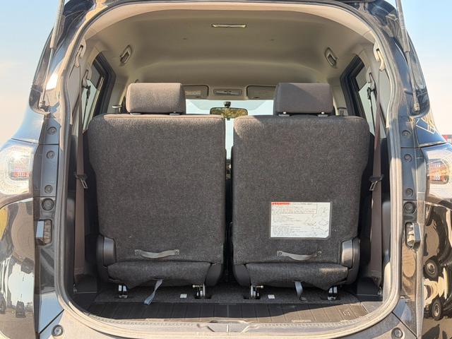 シエンタ Ｘ　４ＷＤ　両側スライド・片側電動　キーレスエントリー　電動格納ミラー　３列シート　ＣＶＴ　アルミホイール　ＣＤ　ＵＳＢ　ミュージックプレイヤー接続可　衝突安全ボディ　ＡＢＳ　ＥＳＣ　エアコン（19枚目）